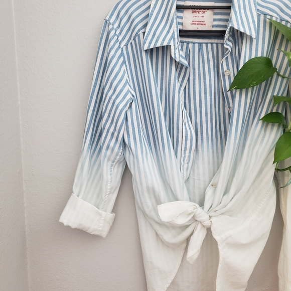 Mossimo stripe long sleeve button up top - Picture 1 of 5